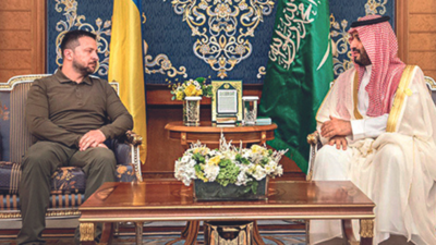 MbS brings together an odd pairing at Arab summit: Putin's ally Assad and foe Zelenskyy