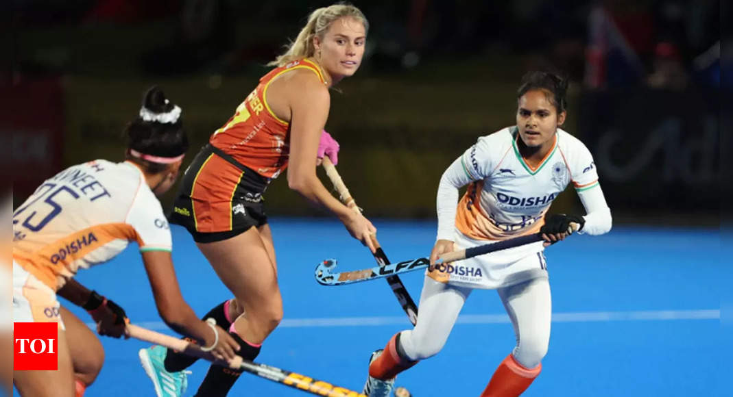 indian-women-s-hockey-team-goes-down-fighting-2-3-to-australia-in-second-test-or-hockey-news-times-of-india