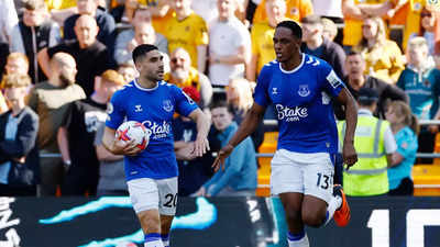 Late Yerry Mina strike earns Everton precious point at Wolves