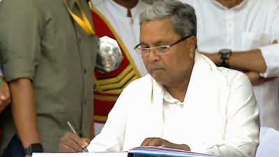 Siddaramaiah-DK Shivakumar tussle limits Karnataka cabinet to eight mantris