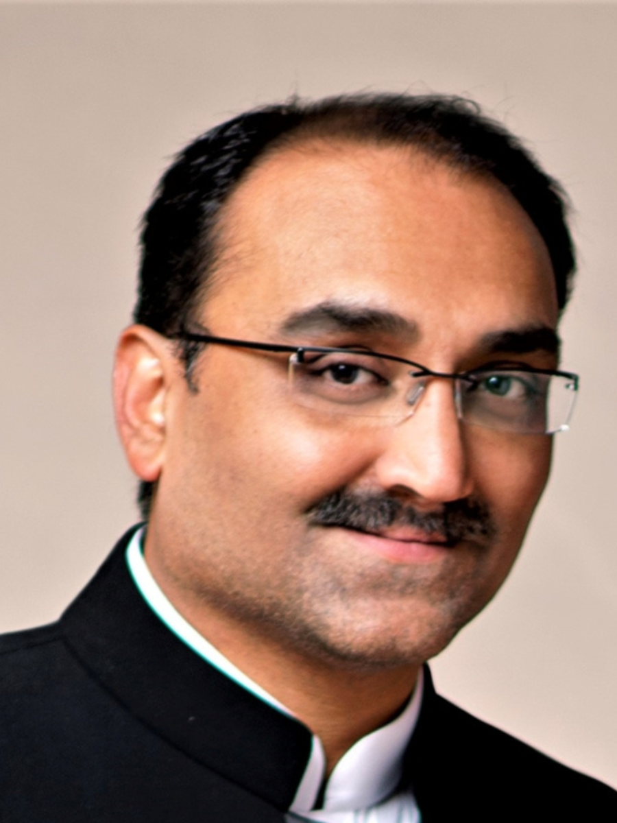 Aditya Chopra Turns 52: Looking At Filmmaker’s Rare Pics | Zoom TV