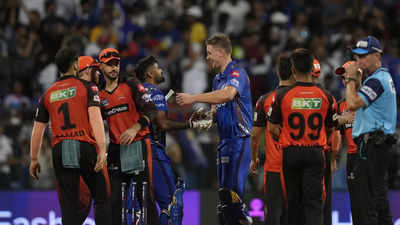 IPL: Mumbai Indians thrash Sunrisers Hyderabad by 8 wickets