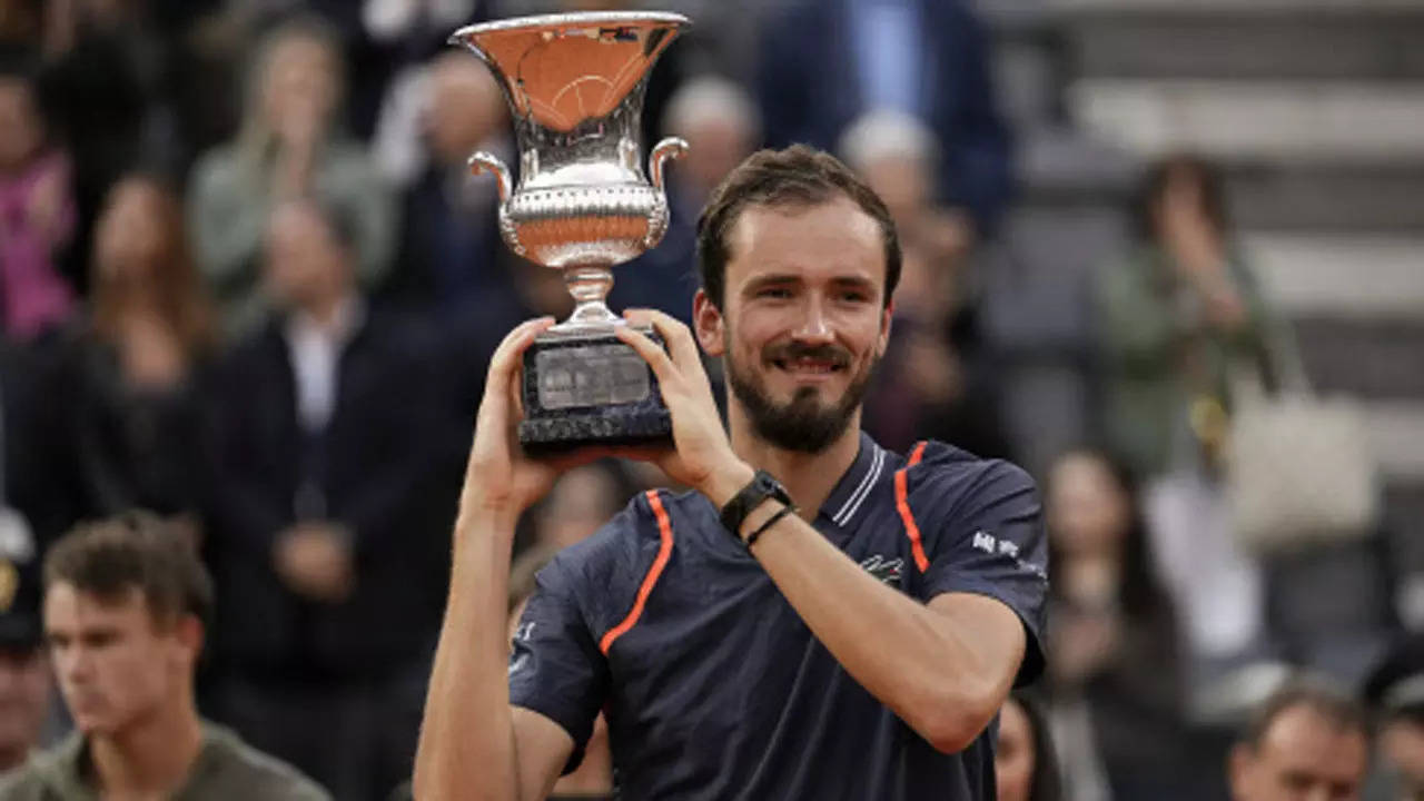 Medvedev outclasses Rune to win Italian Open in Rome