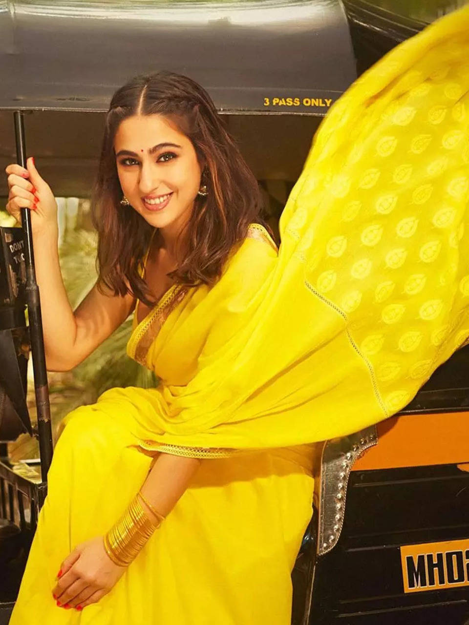 12 Bollywood actresses who nailed yellow saree!