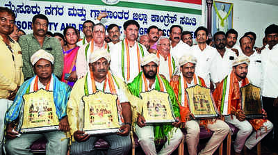 Congress felicitates newly elected MLAs