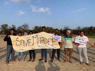 Thousands form human chain along Mhadei river to celebrate #MhadeiAmchiMai festival