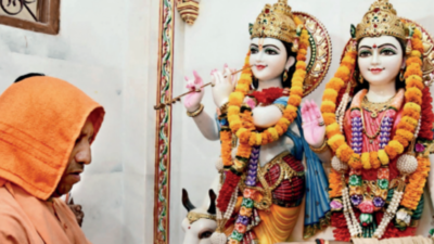 Yogi leads consecration of idols at Gorakhnath temple
