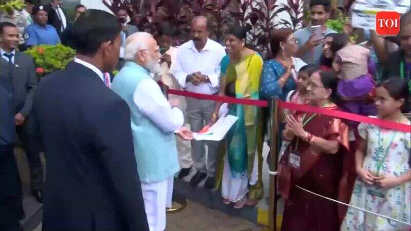 PM Modi met members of the Indian diaspora in Port Moresby
