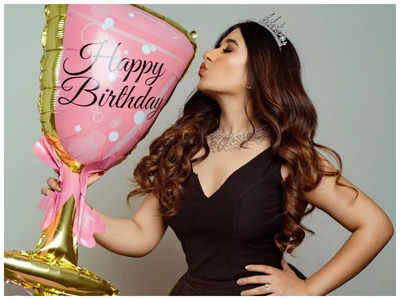Aanchal Shah rings her 22nd birthday in style; check out the pictures