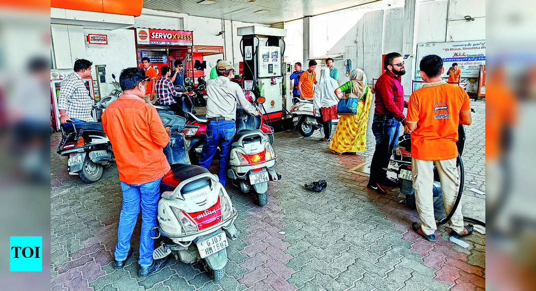 Fuel Pumps Ask For Id To Accept 2,000 Notes Rajkot News Times of India
