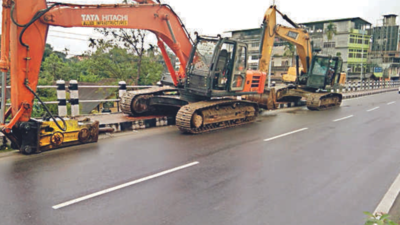 Process of dismantling 58-yr-old bridge begins