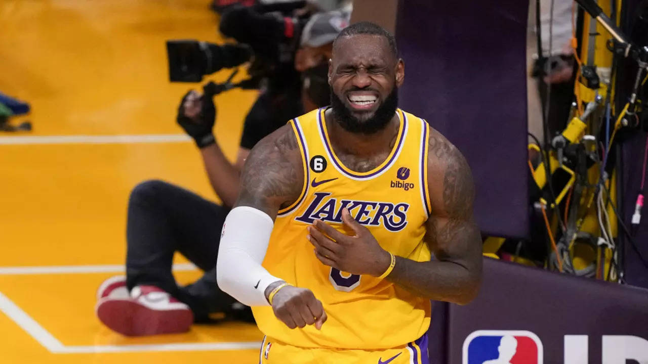 Los Angeles Lakers: Like it or not, LeBron James will get his jersey retired