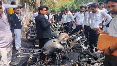 20 two-wheelers gutted as huge fire breaks out outside civil court premises in Lucknow; 'tangled wires' blamed