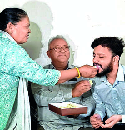 Head constable’s son cracks UPSC