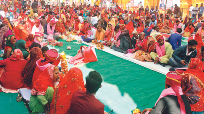 Forged docus to get mass marriage dole, 6 booked