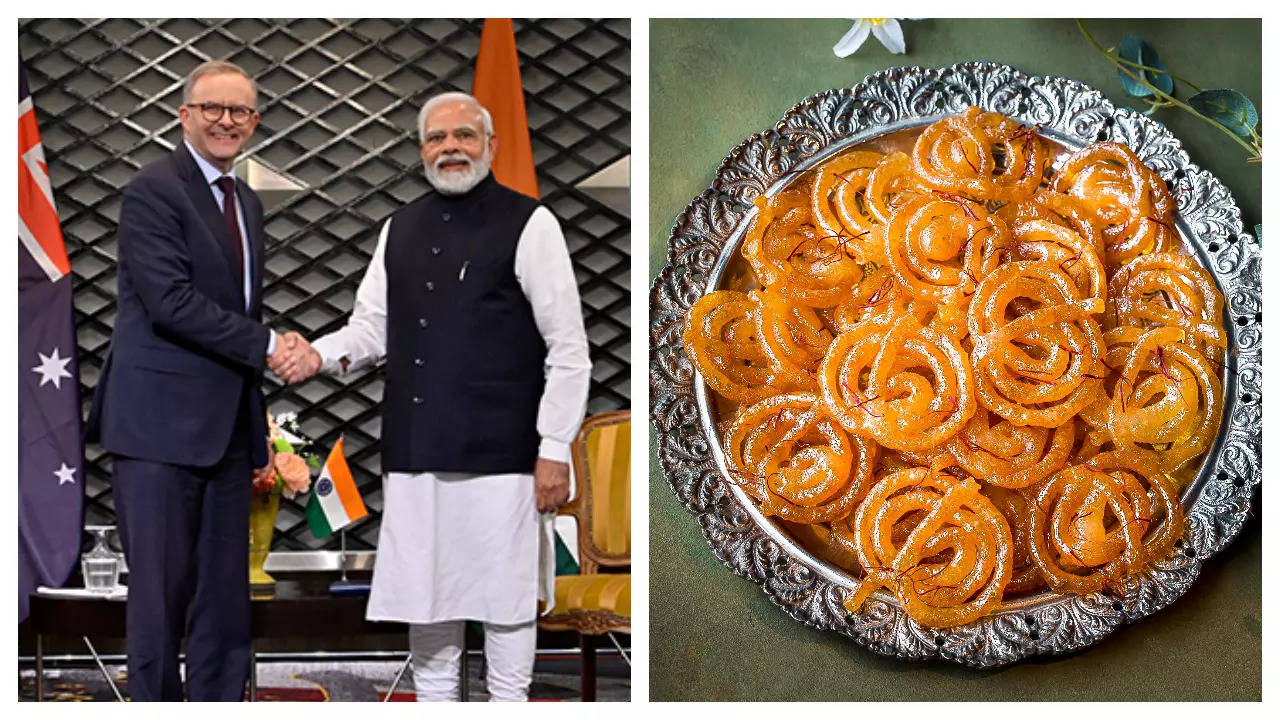 Jalebi samosa breakfast on choti diwali. : r/delhi