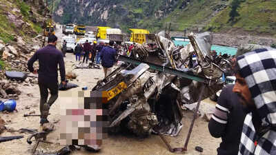 7 dead as cruiser vehicle falls into gorge in Jammu and Kashmir's Kishtwar