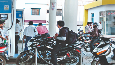 Buy more fuel if using Rs 2,000 notes to pay, says petrol pump owners’ body