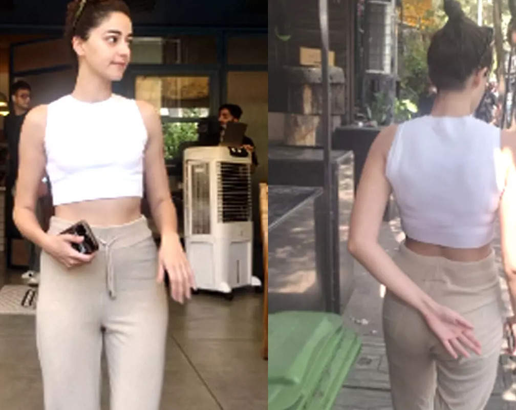 
Watch: Ananya Panday ignores paps’ request to pose for cameras as she rushes towards her car

