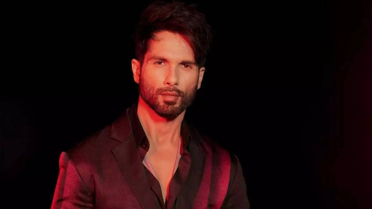 Shahid Kapoor reacts to claims about charging Rs 40 crore for Bloody Daddy,  director Ali Abbas Zafar adds, 'You said less.' | Hindi Movie News - Times  of India