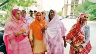 Woman flees from govt hosp with newborn, caught on cam