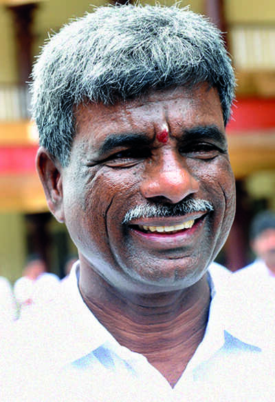 ‘No officials wore saffron shawls while on duty’