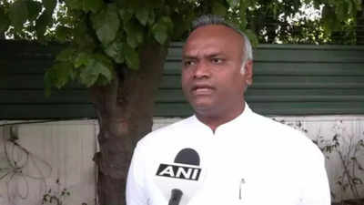 'BJP has become loose cannons ...' Priyank Kharge over BJP leader's 'finish off' Siddaramaiah remark