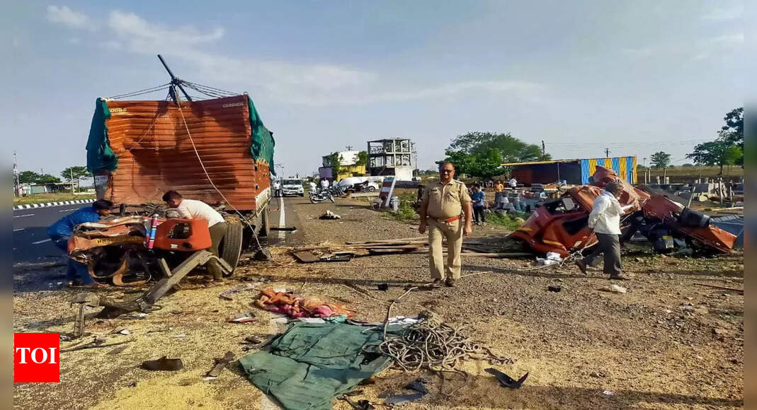 महाराष्ट्र के हिंगोली जिले में दो ट्रकों की टक्कर में 4 लोगों, 150 भेड़ों की मौत | औरंगाबाद समाचार – टाइम्स ऑफ इंडिया महाराष्ट्र के हिंगोली जिले में दो ट्रकों की टक्कर में 4 लोगों, 150 भेड़ों की मौत | औरंगाबाद समाचार – टाइम्स ऑफ इंडिया