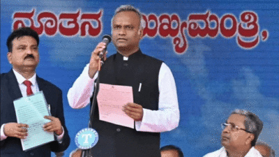 Senior Karnataka mantri contradicts Mallikarjun Kharge’s son on banning RSS