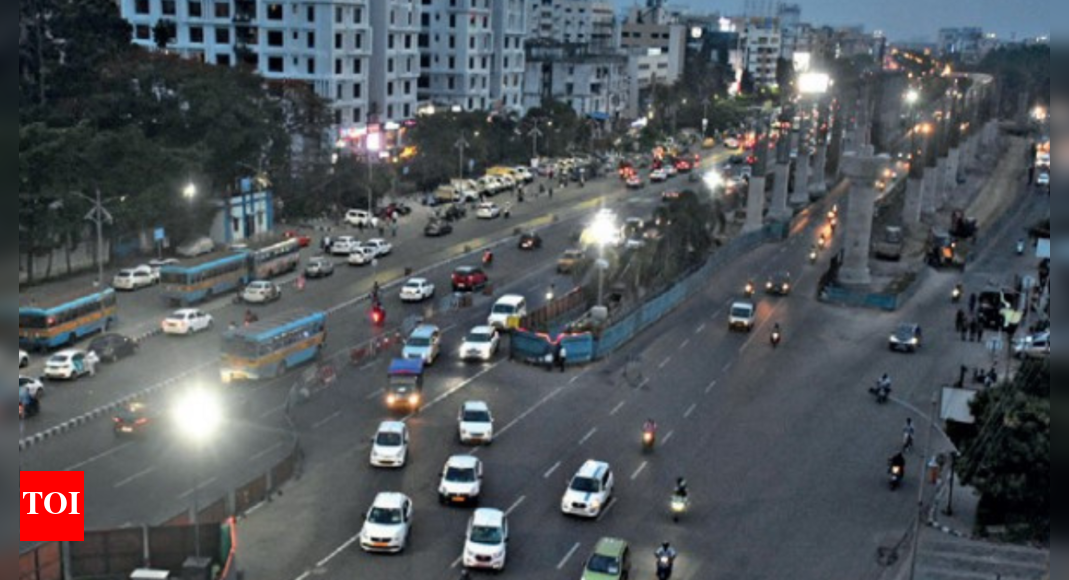 न्यू गरिया-एयरपोर्ट मेट्रो के काम के लिए VIP Rd स्ट्रेच पर ट्रैफिक डायवर्जन | कोलकाता समाचार – टाइम्स ऑफ इंडिया न्यू गरिया-एयरपोर्ट मेट्रो के काम के लिए VIP Rd स्ट्रेच पर ट्रैफिक डायवर्जन | कोलकाता समाचार – टाइम्स ऑफ इंडिया