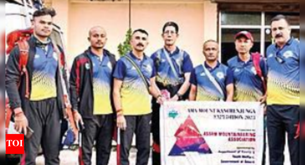 असम की जोड़ी, 7-सदस्यीय एएमए टीम का हिस्सा, माउंट कंचनजंगा को फतह करती है गुवाहाटी समाचार – टाइम्स ऑफ इंडिया असम की जोड़ी, 7-सदस्यीय एएमए टीम का हिस्सा, माउंट कंचनजंगा को फतह करती है गुवाहाटी समाचार – टाइम्स ऑफ इंडिया