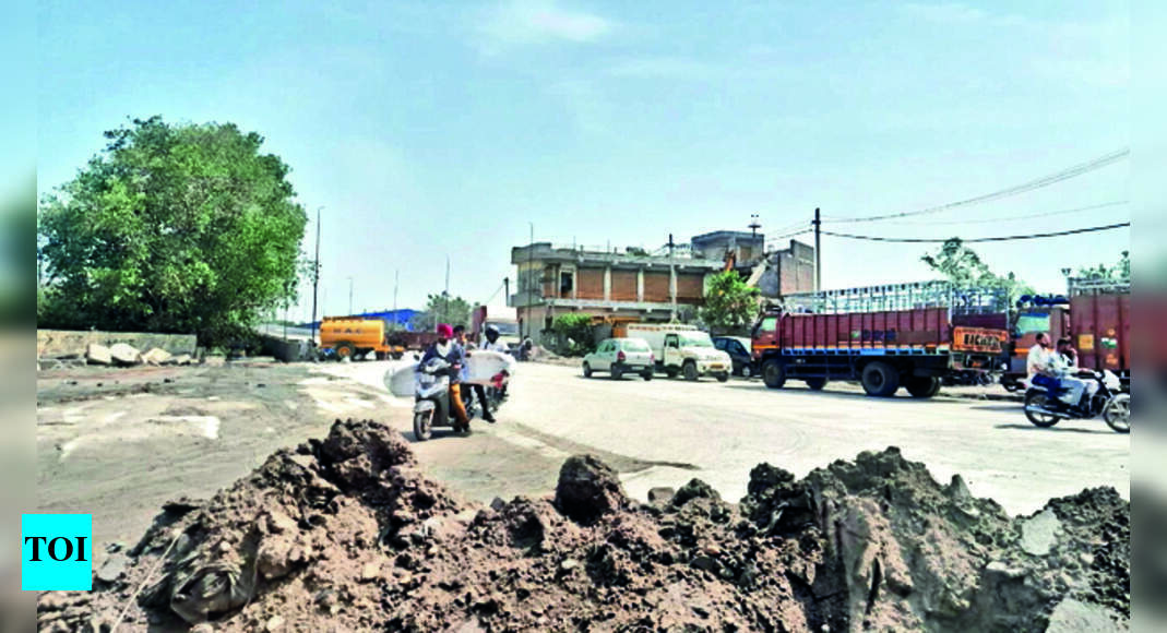 ट्रैफिक स्नार्ल्स: व्यवसायियों ने अधिकारियों से धंदारी फ्लाईओवर पर काम तेज करने का आग्रह किया | लुधियाना समाचार – टाइम्स ऑफ इंडिया ट्रैफिक स्नार्ल्स: व्यवसायियों ने अधिकारियों से धंदारी फ्लाईओवर पर काम तेज करने का आग्रह किया | लुधियाना समाचार – टाइम्स ऑफ इंडिया