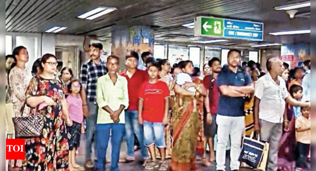 कालीघाट मेट्रो स्टेशन पर आत्महत्या, एक घंटे तक सेवाएं ठप कोलकाता समाचार – टाइम्स ऑफ इंडिया कालीघाट मेट्रो स्टेशन पर आत्महत्या, एक घंटे तक सेवाएं ठप कोलकाता समाचार – टाइम्स ऑफ इंडिया