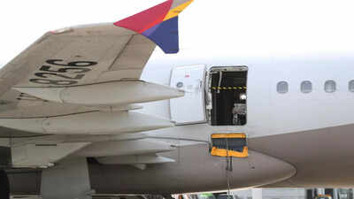 South Korean passenger plane flies with open door, lands safely