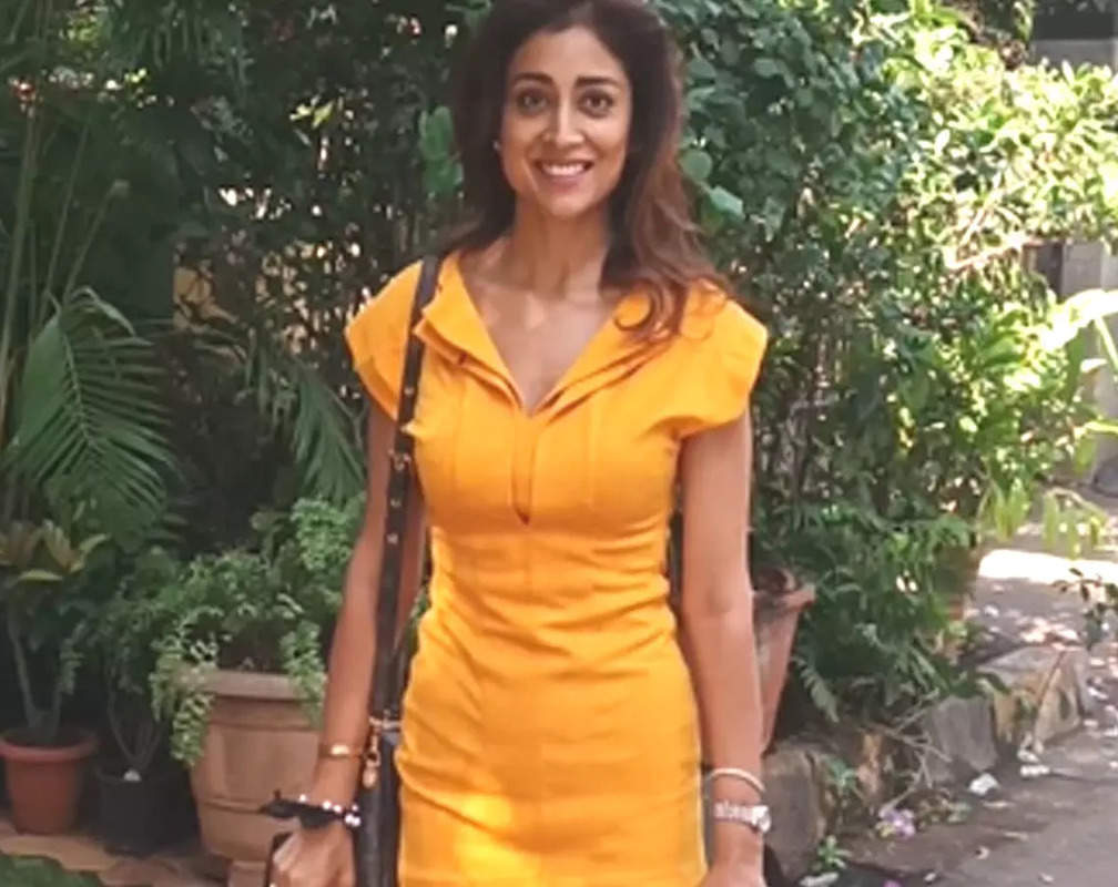 
Watch: Shriya Saran looks brighter than the sunshine in a yellow outfit
