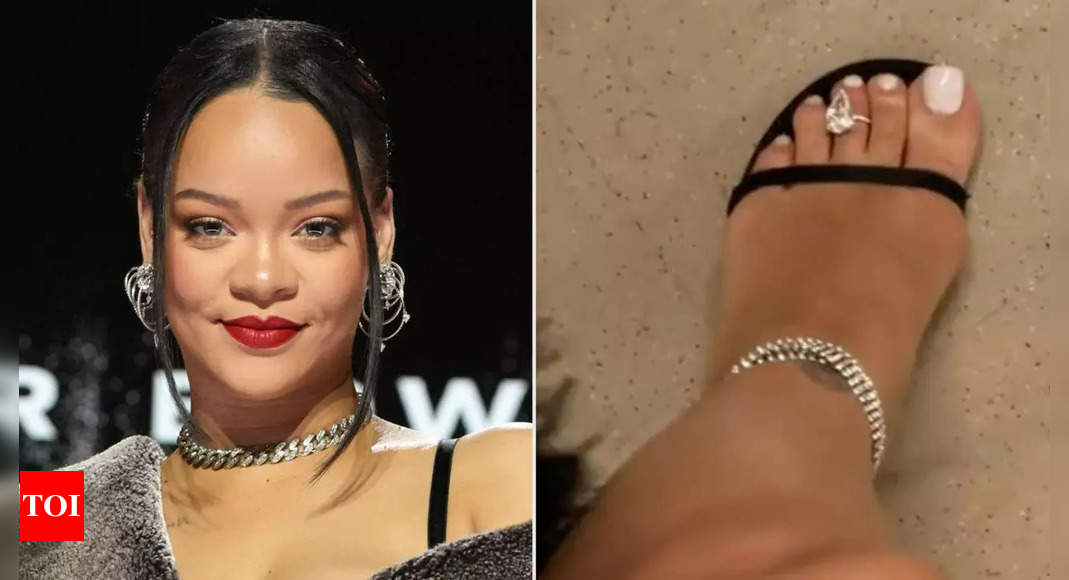 Rihanna ankle clearance bracelet