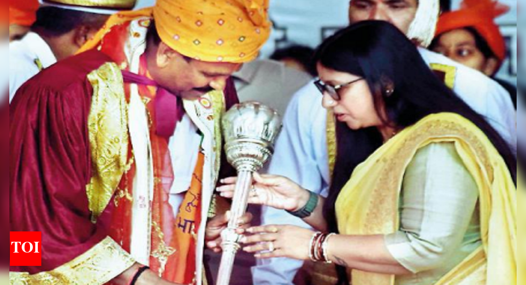 PMC: PMC की विरासत: चांदी की गदा, ऐतिहासिक कुर्सी | इलाहाबाद समाचार – टाइम्स ऑफ इंडिया PMC: PMC की विरासत: चांदी की गदा, ऐतिहासिक कुर्सी | इलाहाबाद समाचार – टाइम्स ऑफ इंडिया