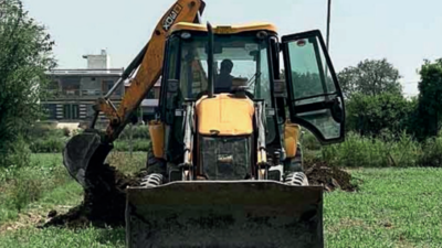 Bulldozers roll out on 8.5 km Noida stretch