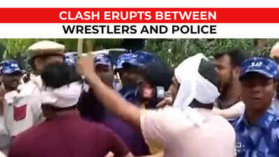 Clash erupts between wrestlers and Delhi police; Sakshi Malik detained
