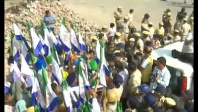Wrestlers' march: Punjab Kisan Mazdoor Sangharsh Committee members stopped at Ambala border