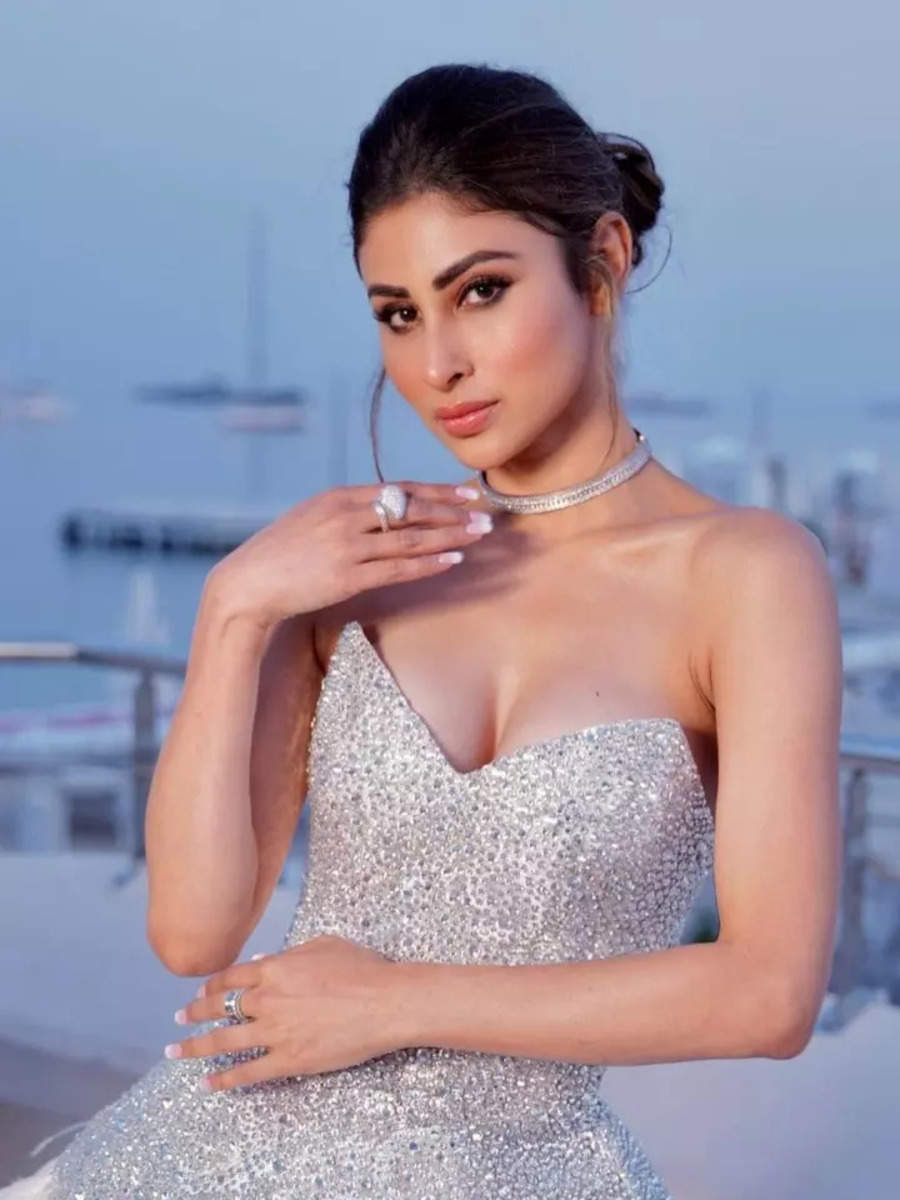 Mouni Roy Flaunts Her Hourglass Figure In Stunning Outfits Times Of India 3082