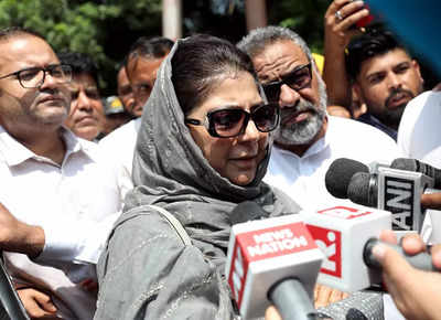 BJP leader slams PDP president Mehbooba for supporting JKLF chief Malik, seeks probe against her