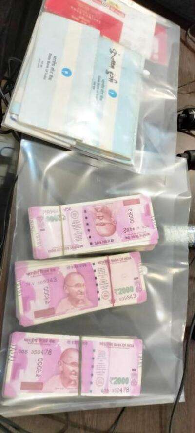 Cops in Maoist-hit areas tracking Rs2,000 currency exchanges at banks