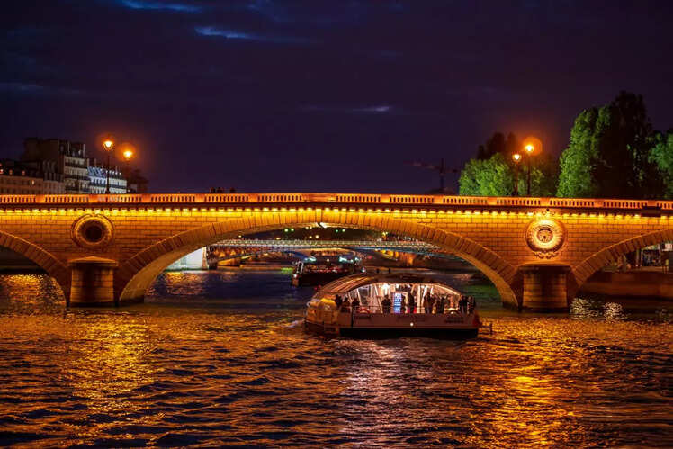 Night cruise