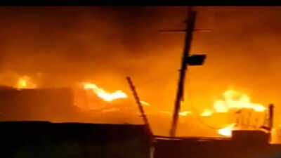 Fire breaks out in godown in Pune's Golmarket