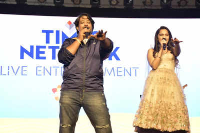Divya Kumar and Asees Kaur enthrall audience at an event
