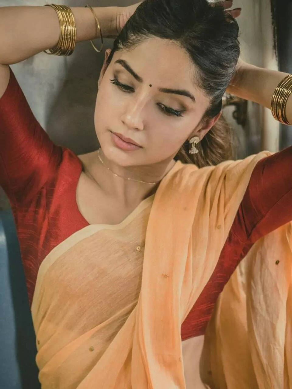 Kashmira Pardeshi's stunning saree looks | Times of India