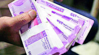 Rs 2,000 notes' payment denied, Vadodara lawyer seeks FIR