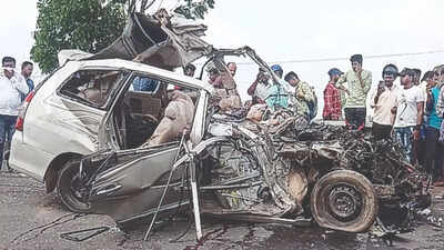9 of family, driver die as SUV rams bus near Mysuru