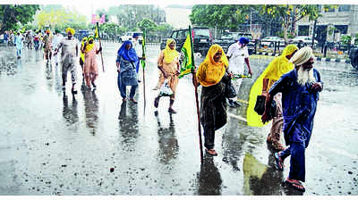 Farm activists paste charter of demands on Badal house gate